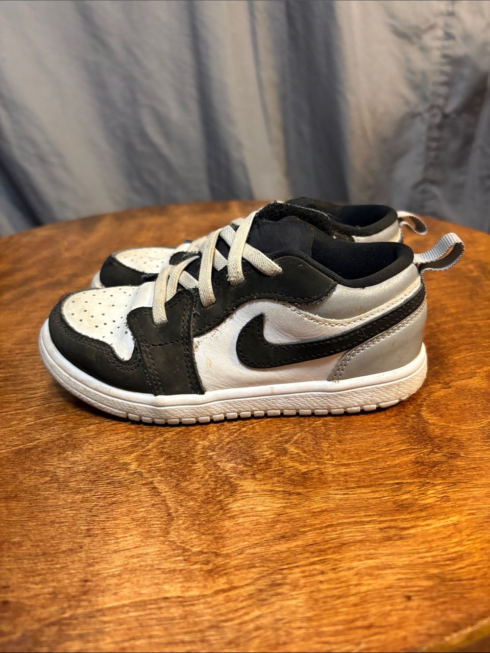 Jordan 1 Low Velcro